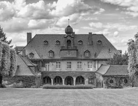 Lais Puzzle - Der Bergfried in Saalfeld Deutschland Thüringen in schwarz weiß - 1.000 Teile