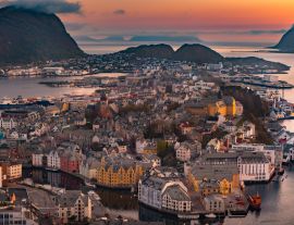 Lais Puzzle - Blick auf Alesund, Norwegen bei Sonnenuntergang - 1.000 Teile