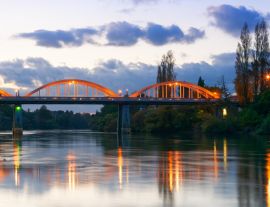Lais Puzzle - Abenddämmerung entlang des Waikato River in Hamilton, Neuseeland - 1.000 Teile