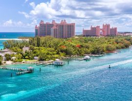 Lais Puzzle - Landschaftliche Ansicht eines idyllischen Strandes in Nassau, Bahamas, auf Paradise Island. Karibische und tropische Strandszene in Nassau mit weißer Sandküste und tiefblauem Meer, Bahamas - 1.000 Teile