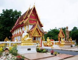 Lais Puzzle - Alte Ubosot und Ruine Stupa oder chedi und antike Buddha-Statue für thailändische Menschen Reise Besuch beten Segen heiligen Geheimnis des Wat Phra Kaew Tempel in Chainat Stadt in Chai Nat Thailand - 1.000 Teile