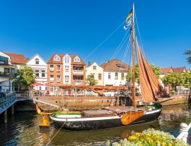 Lais Puzzle - Plattbodenschiff im alten Fleth in Buxtehude - 1.000 Teile