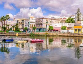 Lais Puzzle - Traditionelle weiße Architektur der Region entlang des Flussufers in Ayamonte, Provinz Huelva, Andalusien, Spanien - 1.000 Teile