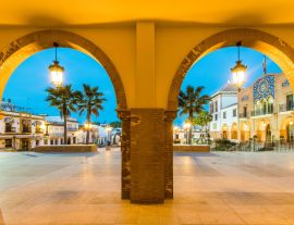 Lais Puzzle - Schöner Stadtplatz in Palos de la Frontera, Huelva, Spanien - 1.000 Teile