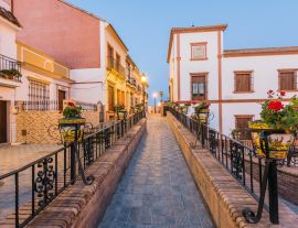 Lais Puzzle - Schöner Stadtplatz in Palos de la Frontera, Huelva, Spanien - 1.000 Teile