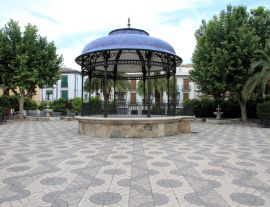 Lais Puzzle - Bandstand Mancha Real Dorf, Sierra de Magina, Andalusien, Provinz Jaen, Spanien - 1.000 Teile