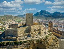 Lais Puzzle - Luftbild des mittelalterlichen Schlosses Alcaudete in Andalusien Spanien - 1.000 Teile