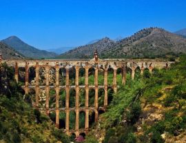 Lais Puzzle - Ein altes Aquädukt in der Nähe von Nerja, Andalusien, Spanien - 1.000 Teile
