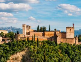 Lais Puzzle - Panoramaaussicht auf die Alhambra mit blauem bewölktem Himmel in Granada. Andalusien, Spanien - 1.000 Teile