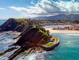 Lais Puzzle - Luftaufnahme von Ribadesella und seinem Mündungsgebiet in Asturien, Spanien. - 1.000 Teile