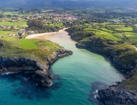Lais Puzzle - Luftbild auf Playa de Poo bei Ebbe in der Nähe von Llane, grüne Küste von Asturien - 1.000 Teile