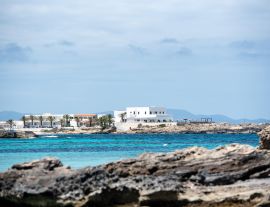 Lais Puzzle - Blick auf den Strand von Es Pujols in Formentera - 1.000 Teile