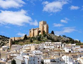 Lais Puzzle - Blick auf die Burg (castillo de los Fajardo) und die Stadt, Velez Blanco, Almeria, Andalusien, Spanien - 1.000 Teile