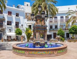 Lais Puzzle - Der berühmte Plaza de España (Spanien-Platz) in Vejer de la Frontera, Cadiz, Andalusien, Spanien - 1.000 Teile